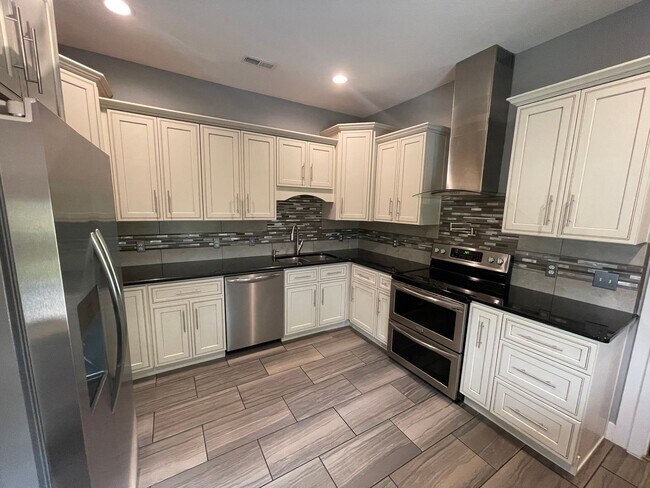 Building Photo - Richland House For Lease