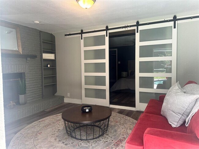 Building Photo - 12922 Post Rd