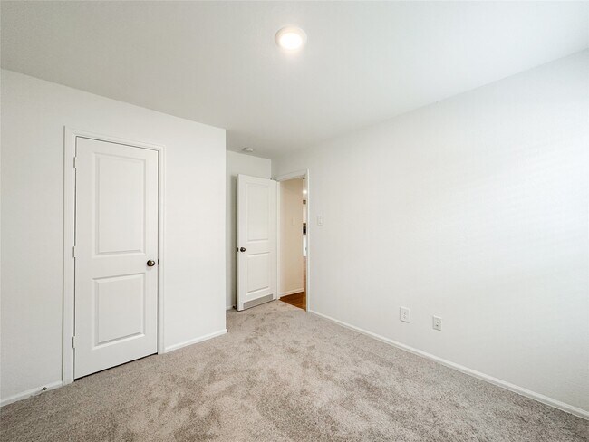 Building Photo - 1480 Las Cuevas Dr