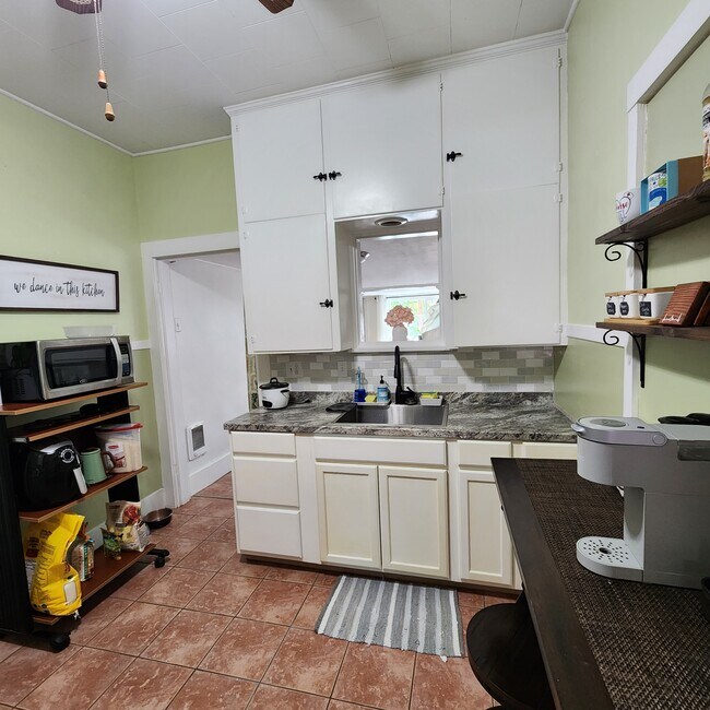 Building Photo - 1018 Court St