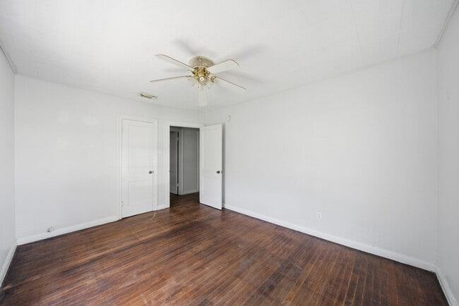 Building Photo - 410 Live Oak St