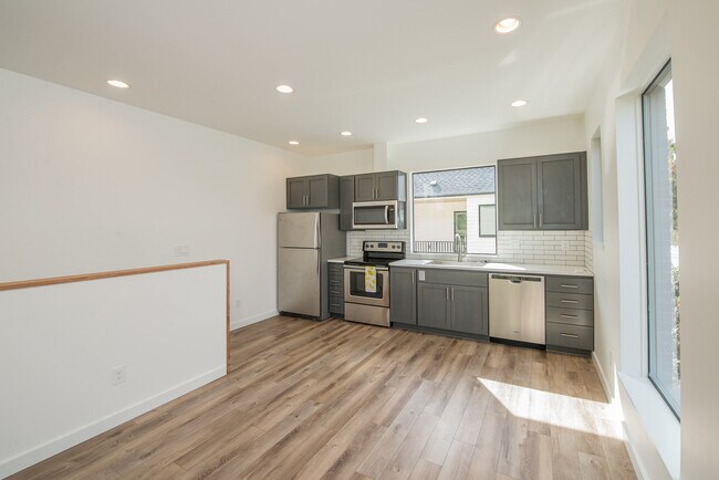 Building Photo - Atkinson Commons- Unit 1
