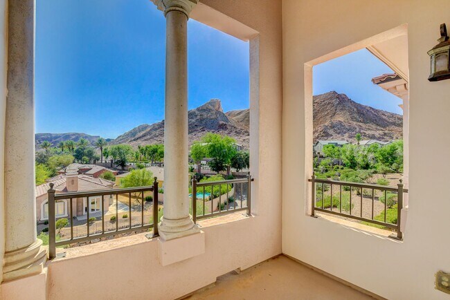 Building Photo - Luxury Resort Style Condo in Lake Las Vegas