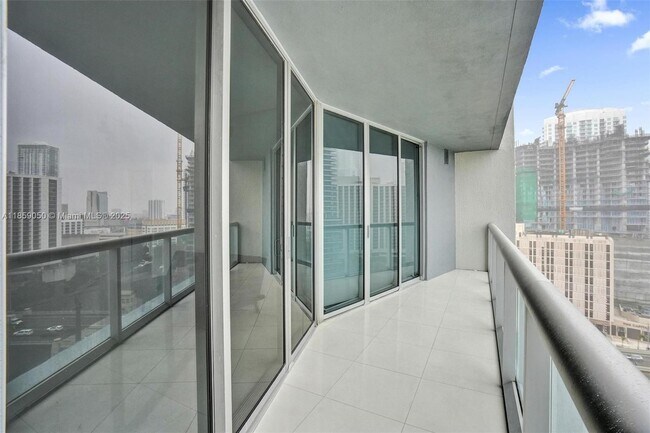 Building Photo - 475 Brickell Ave