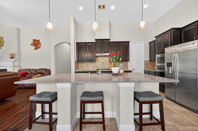 Building Photo - 15802 Pine Cone Ln