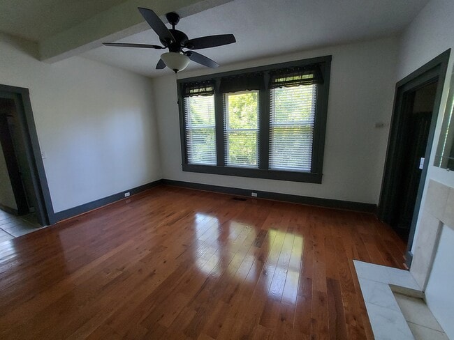 Building Photo - 3805 Lamar St