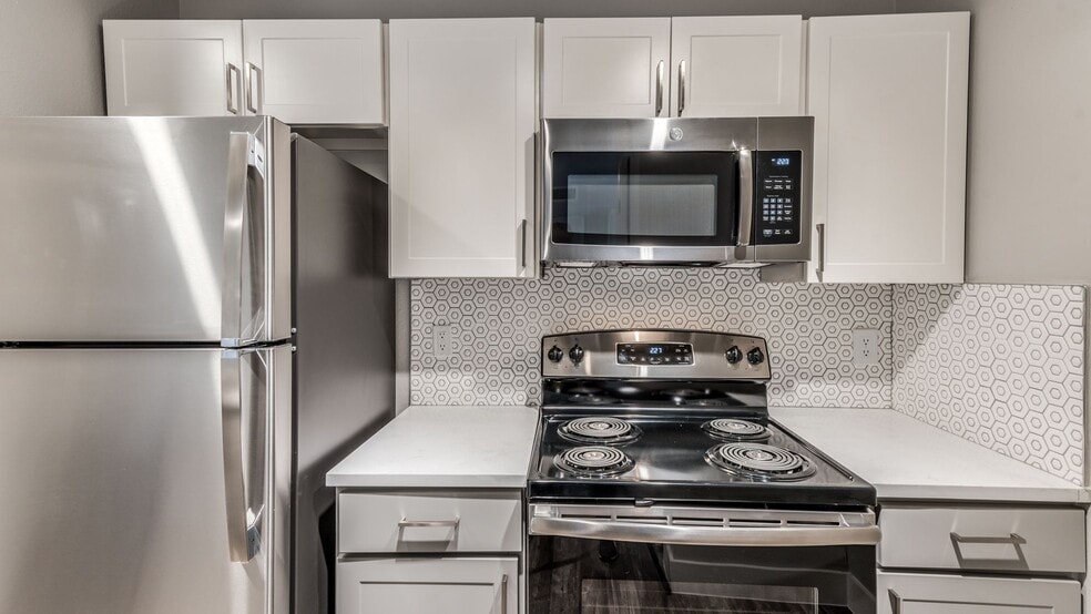 Warwick at Westchase 10936 Meadowglen Ln Houston TX 77042 Apartment