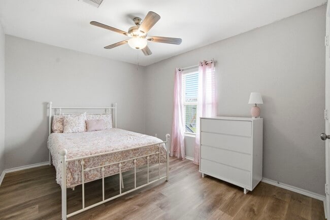 Building Photo - 11036 N Lake Mist Ln