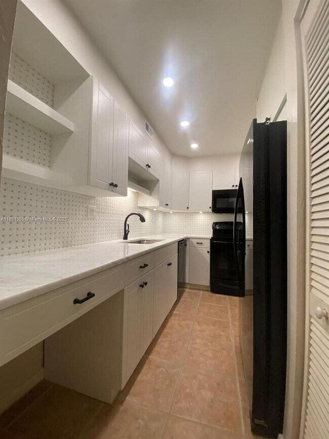 Building Photo - 8335 SW 72nd Ave