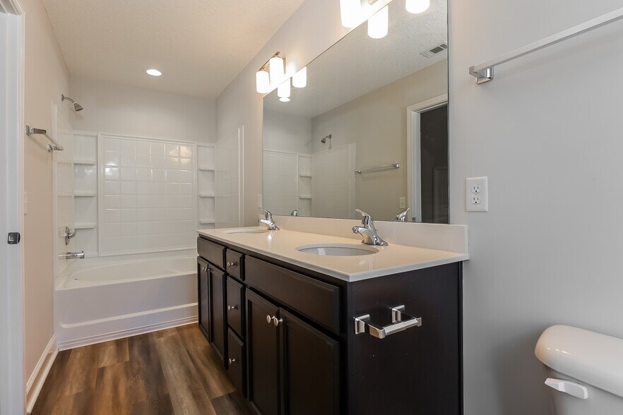 Building Photo - 118 Chaffseed Cir