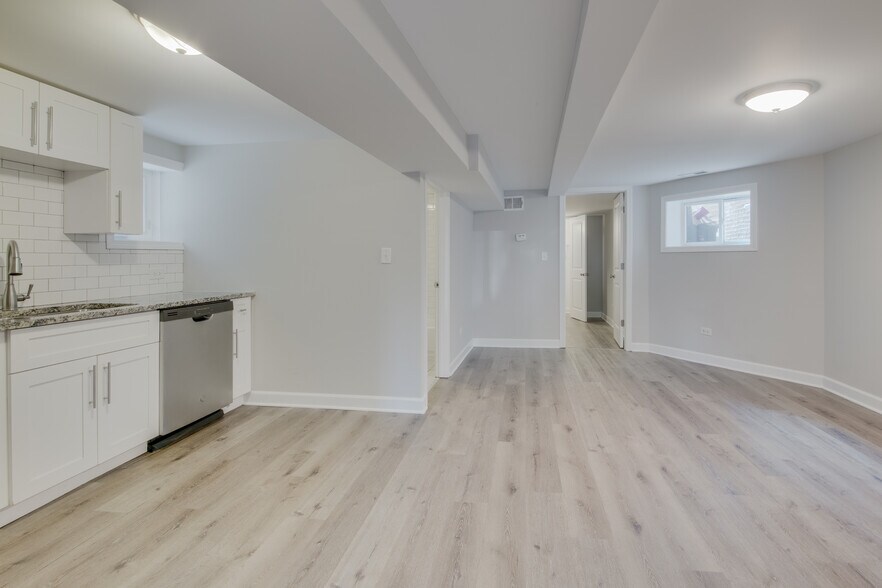 Building Photo - 1043 N Christiana Ave