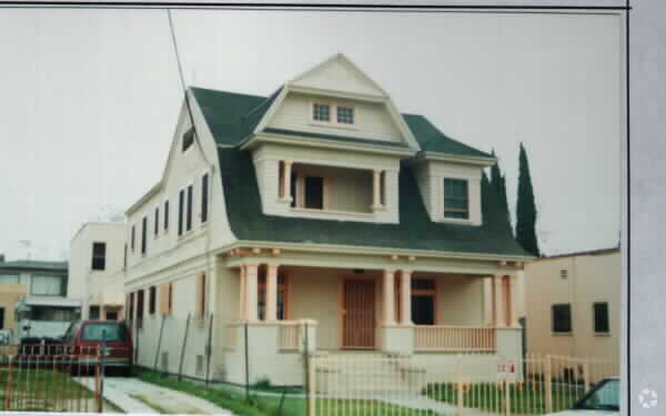 Building Photo - 156 W 46th St