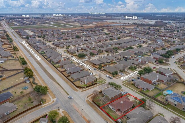 Building Photo - 202 Starlight Dr