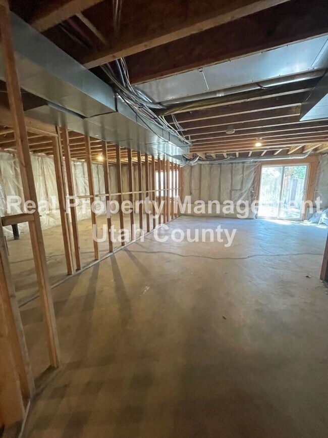 Building Photo - 2861 Fox Hunters Loop