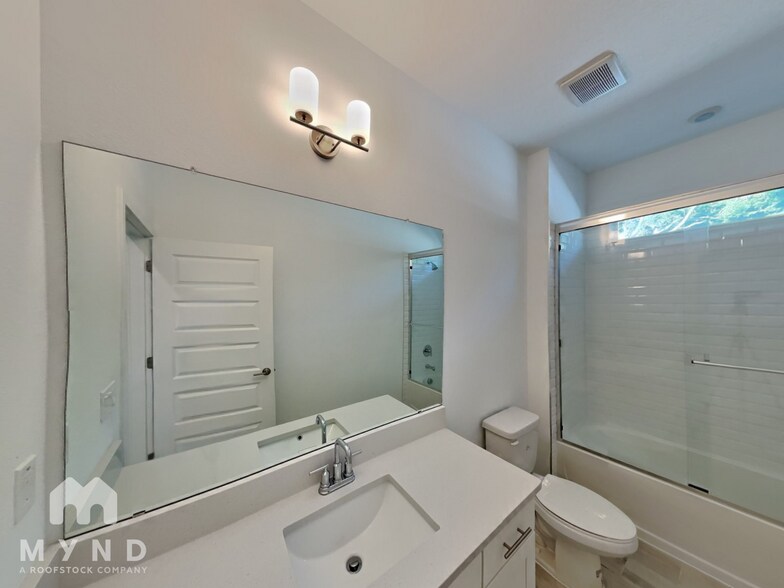 Building Photo - 1712 E Lambright St N