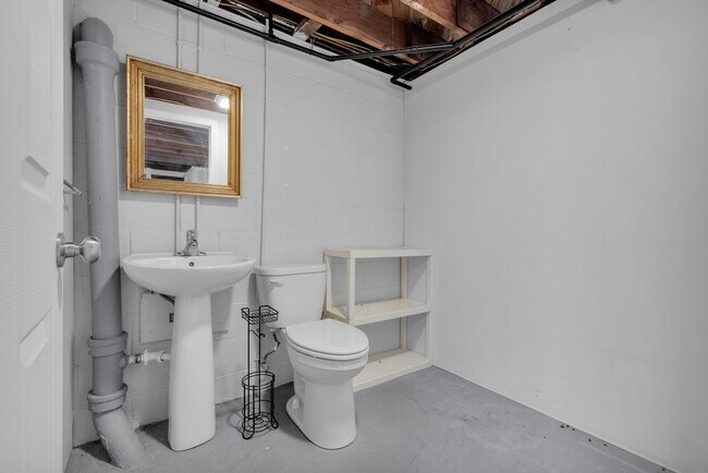 Building Photo - Charming 2-Bedroom Home in the Heart of Ca...