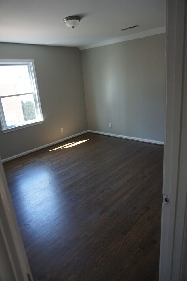 Building Photo - 612 Tiffany Dr