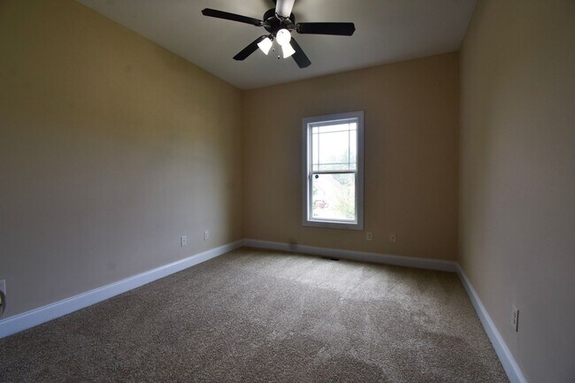 Building Photo - Coming Soon!   3 Bedroom 2 Bathroom With a Bonus: Small Dogs Okay