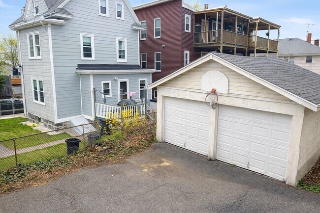 Building Photo - 14 Walter St