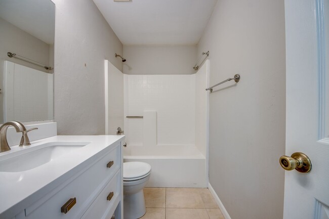 Building Photo - 2462 Nature Pointe Loop