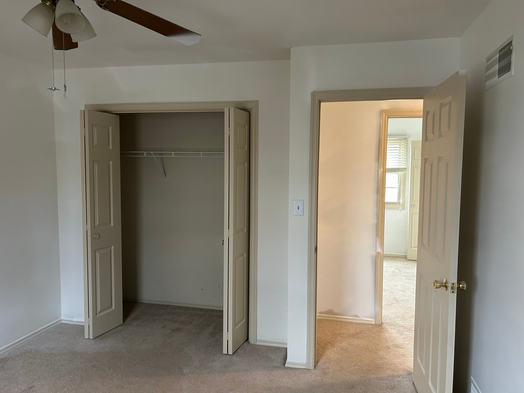 Building Photo - 19 Sycamore Dr