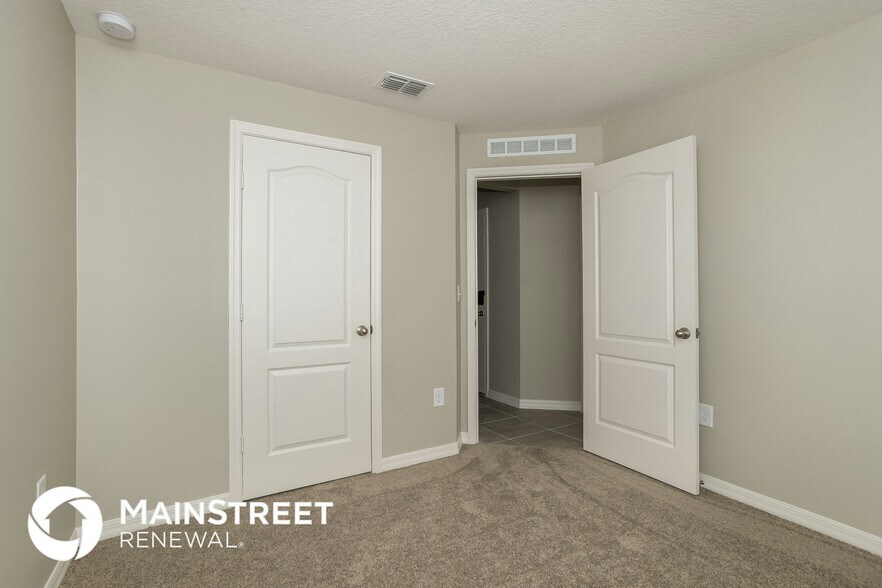 Building Photo - 123 Violet Ct