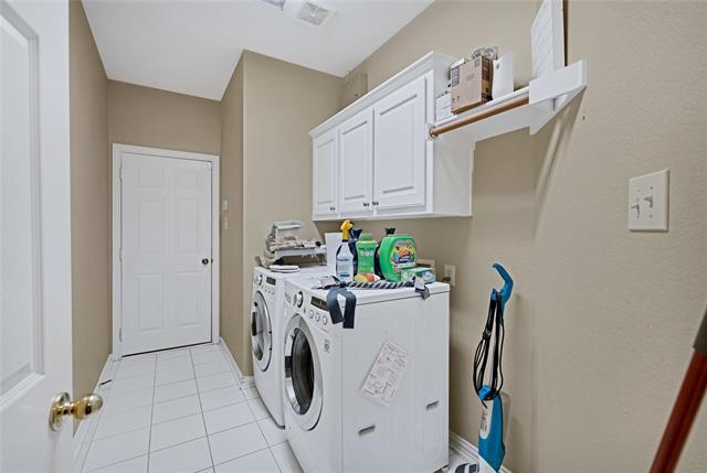 Building Photo - 4937 Bellflower Way