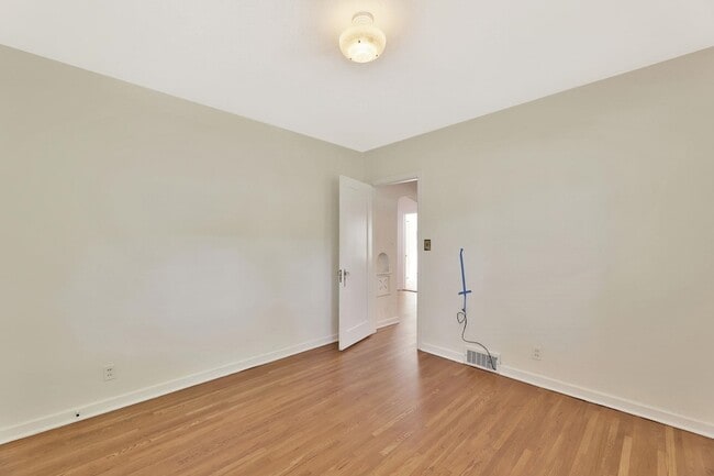 Building Photo - 230 S Minneapolis St