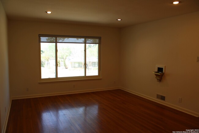 Building Photo - 140 Arvin Dr