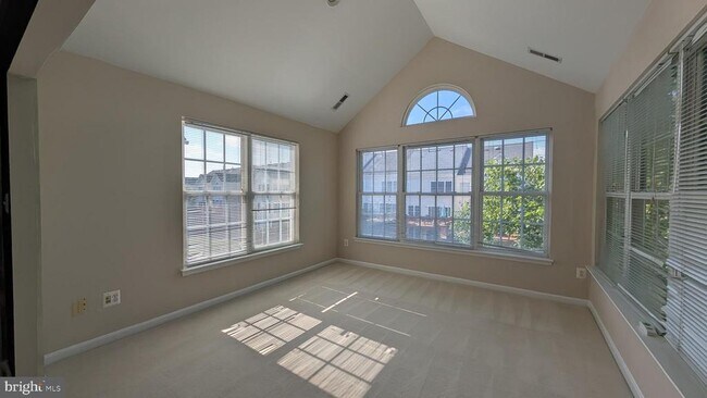 Building Photo - 42681 Rolling Rock Square