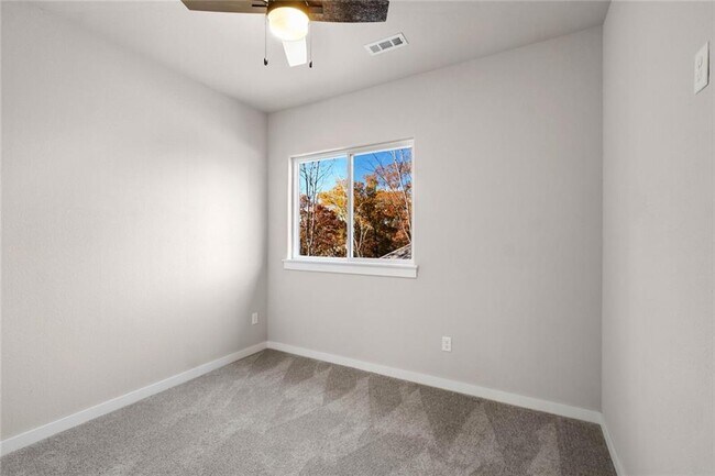 Building Photo - 50 Thaxted Dr