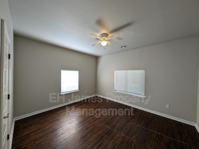 Building Photo - 2235 E 10th St