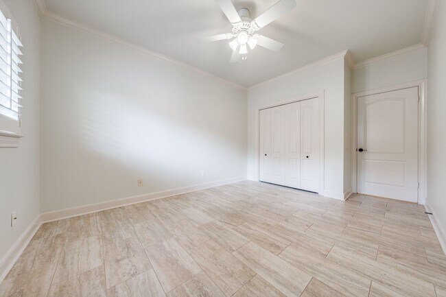 Building Photo - LINCOLN HEIGHTS 3-BEDROOM