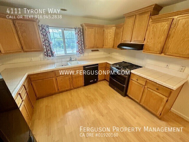 Building Photo - 4111 Tyrone Way