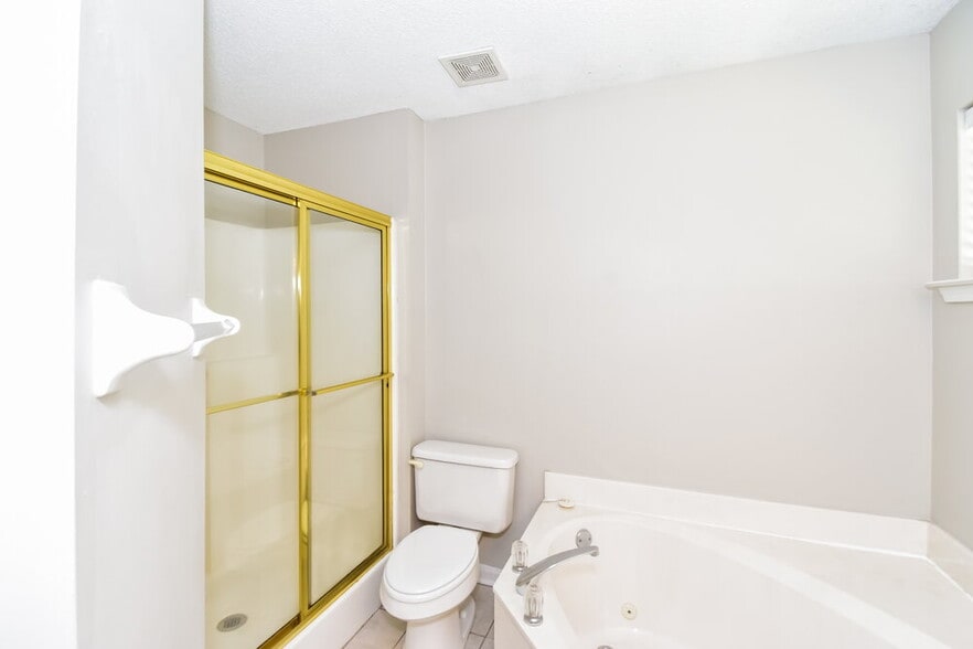 Building Photo - 7653 Fox Hunt Dr E