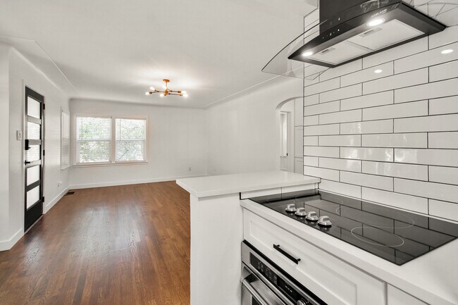 Building Photo - 4732 Stuart St