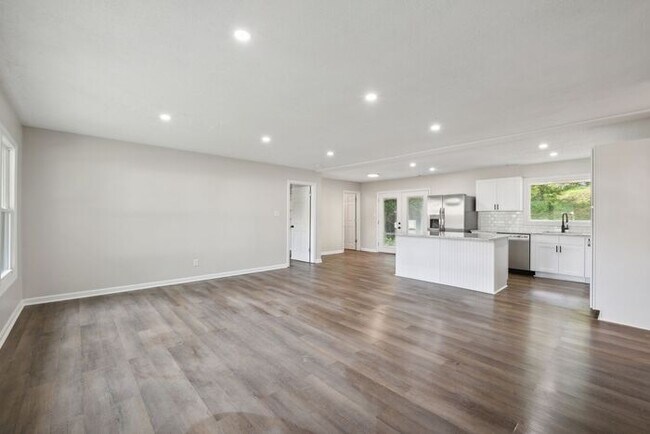 Building Photo - 9302 Holbrook Dr