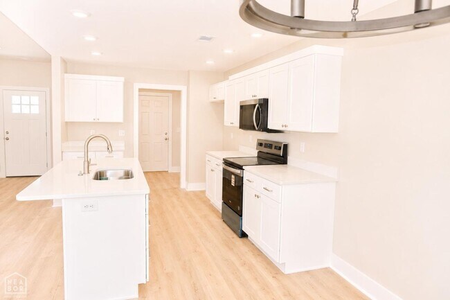 Building Photo - 5402 Lotus St