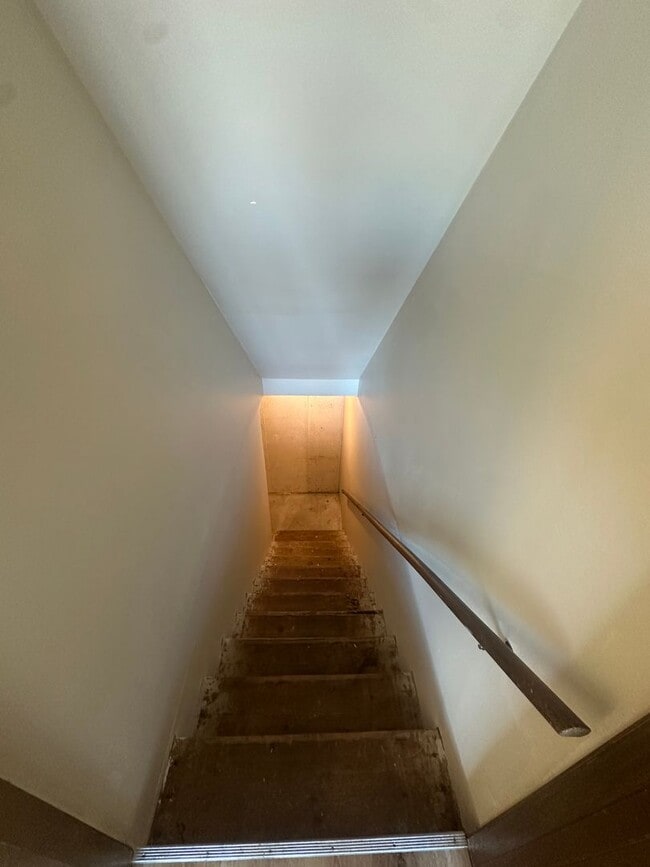 Building Photo - Two Bedroom, One and half bath townhome cl...