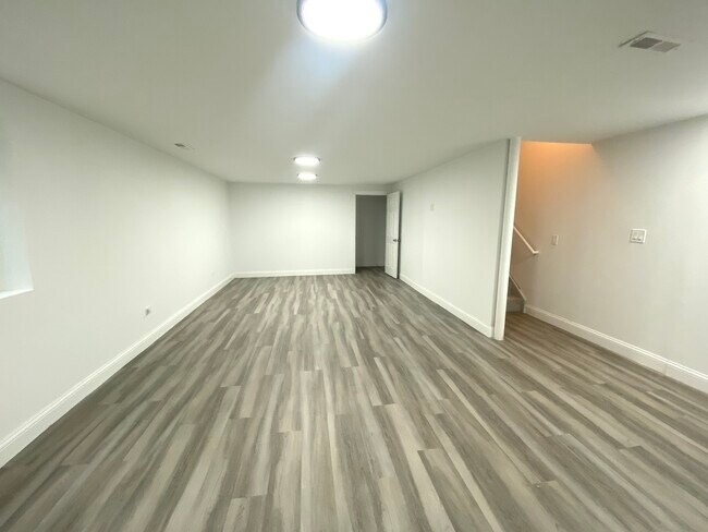 Building Photo - 10S401 Carrington Cir