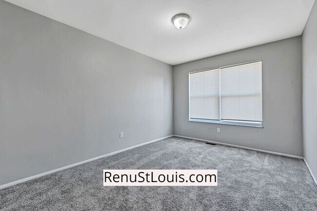Building Photo - Now Available 3 bedroom 2.5 baths