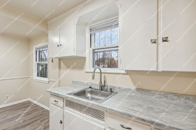 Building Photo - Newly Renovated 2-Bedroom Rental in Detroi...