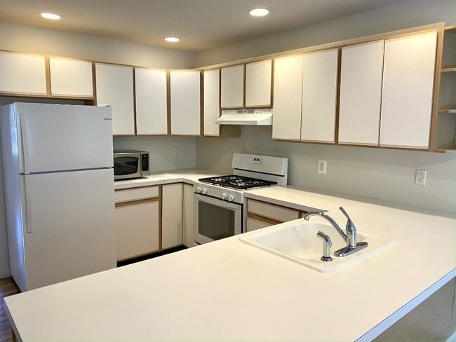 Building Photo - Townhouse Style Dupex in Harrison 3 Bedroo...