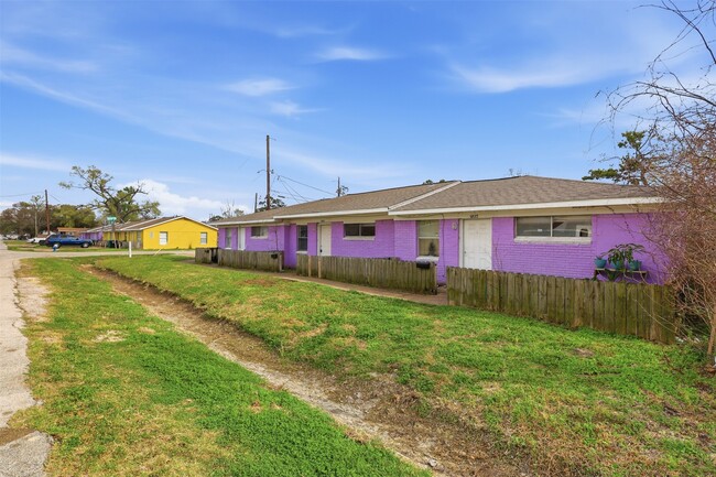 Building Photo - 7823 Glass St