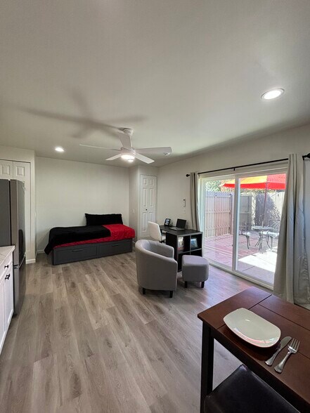 Bright and open living area - 6421 Gary Ct