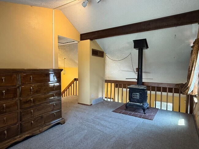 Building Photo - Spacious Home in the Heart of Aurora with ...