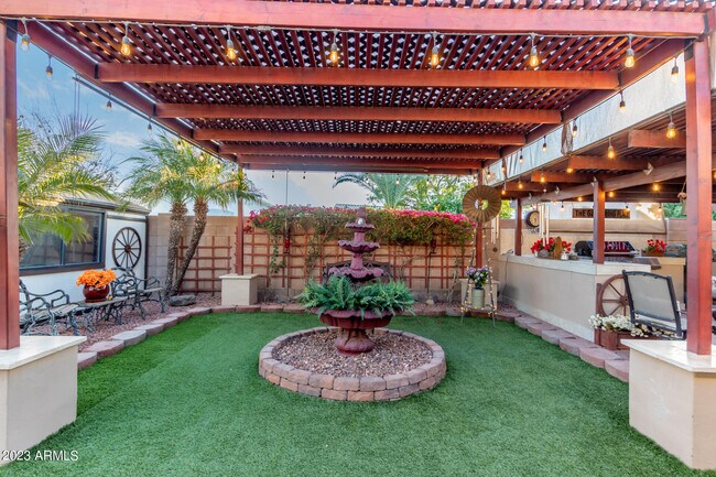Building Photo - 10853 W Manzanita Dr