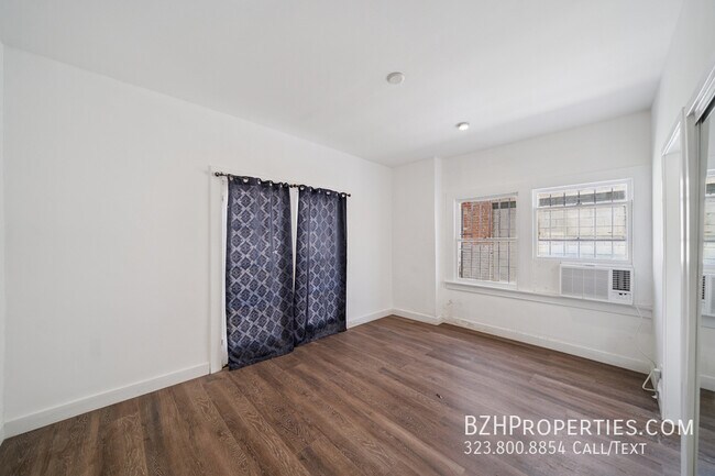 Building Photo - 1318 S Mariposa Ave