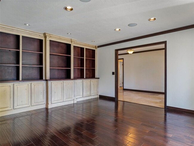 Building Photo - 3025 Pine Ridge Rd