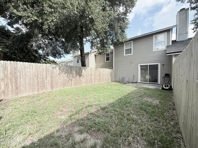 Building Photo - 7634 Rain Forest Dr W